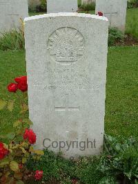 London Cemetery And Extension Longueval - Bennet, Ralph William